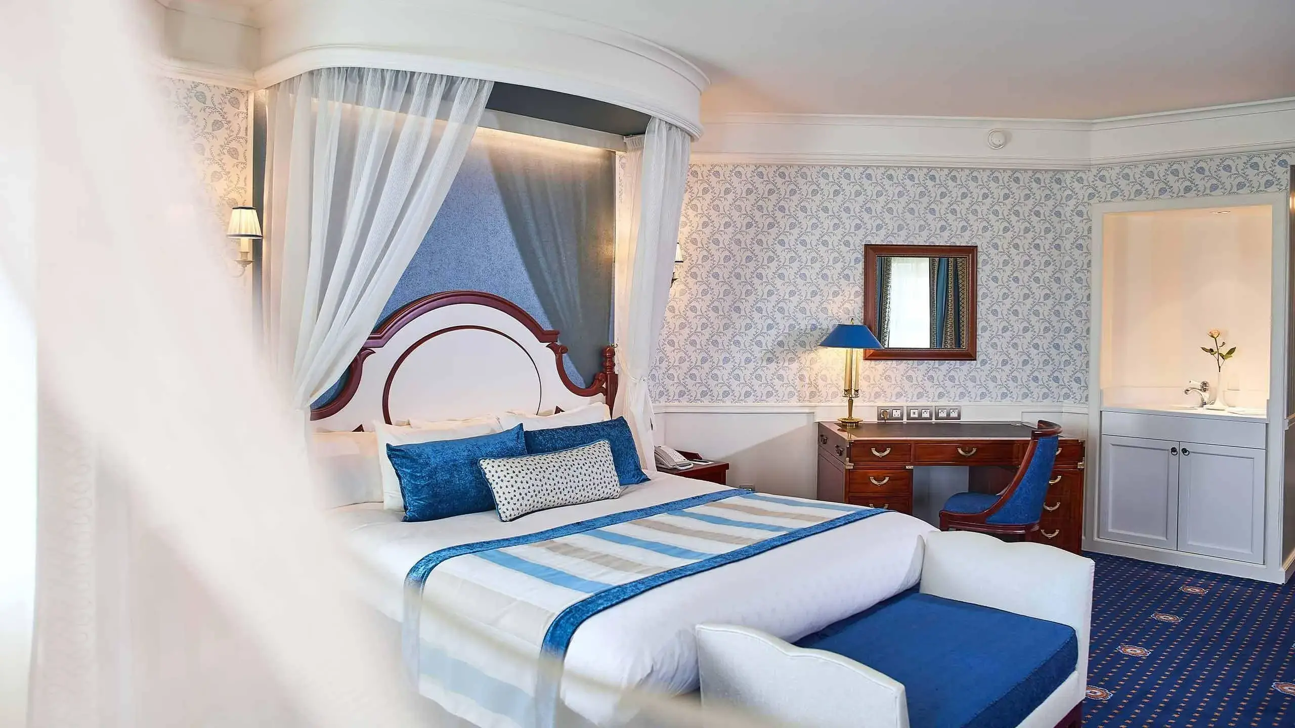 Servicio exclusivo y premium en las habitaciones Compass Club del Hotel Newport